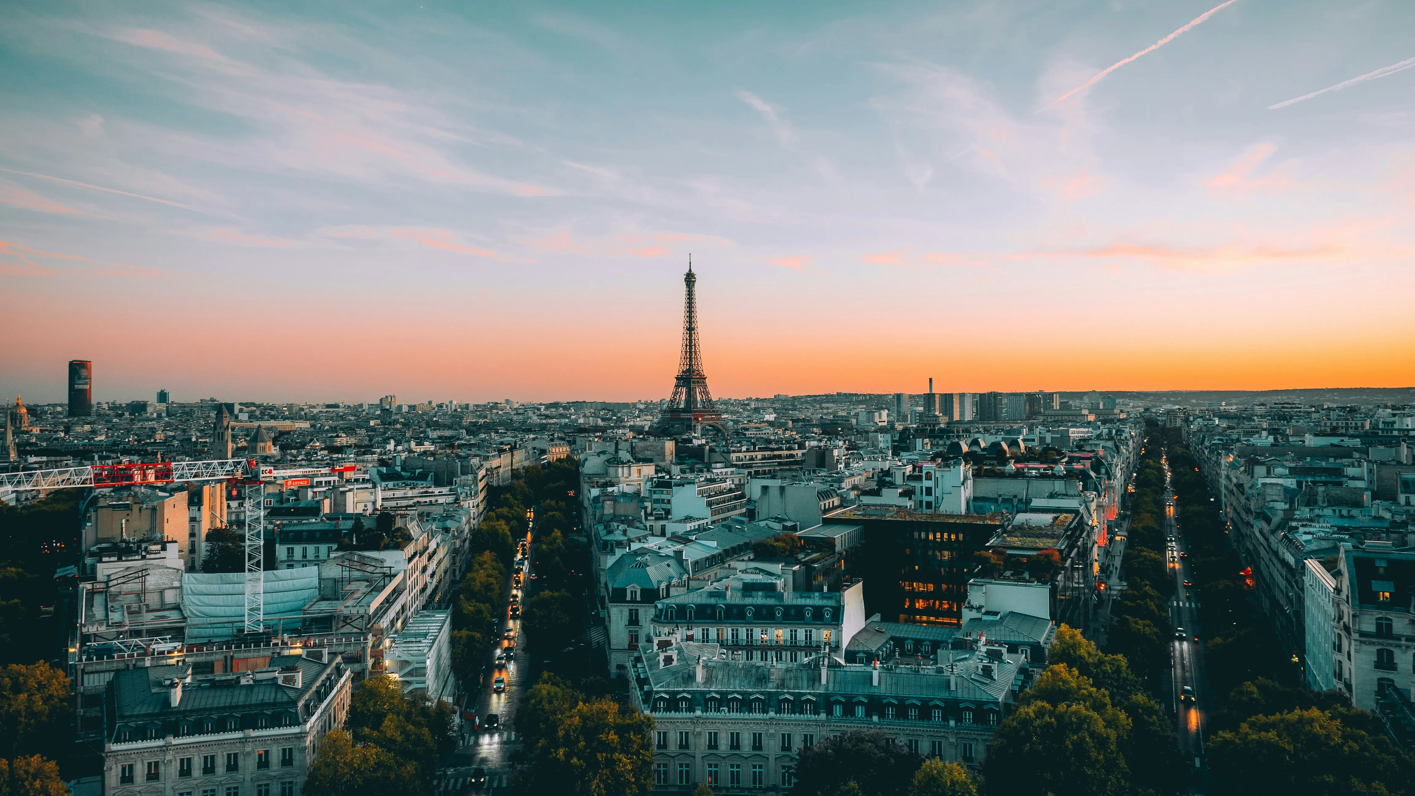 Calles de París al atardecer